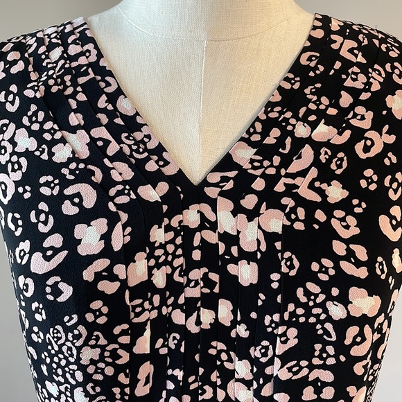 TALBOTS animal / leopard print Fit and Flare dress pleated black pink size 4 - Picture 4 of 11